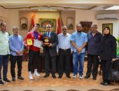 "تعليم بورسعيد" تكرم بطل مصر فى المصارعة ببطولة حوض البحر ‏المتوسط.. صور