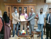 محافظ شمال سيناء يستقبل ممثلى نقابة الصيادلة لبحث مواجهة تحديات كورونا