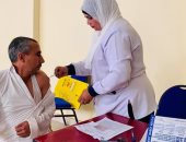 توافد المواطنين على نقطة التطعيم بمركز شباب العريش لأخذ لقاح كورونا