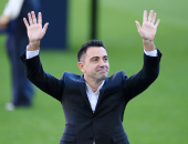 استقبال أسطوري لـ تشافي مدرب برشلونة الجديد فى كامب نو.. فيديو وصور 