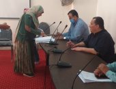 محافظ الإسكندرية يطالب رؤساء الأحياء بعقد لقاءات جماهيرية لحل مشكلات المواطنين