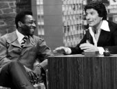 بيليه يسترجع الذكريات بلقطات من مشاركته في برنامج Tonight Show عام 1975.. صور