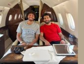 الننى ينشر صورة مع محمد صلاح فى الطائرة الخاصة ويعلق: رحلتنا بدأت من 15 سنة