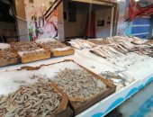 الكيلو من 10 إلى 50 جنيها.. شاهد رحلة الشيكال "جمبري الغلابة" فى سوق الأسماك ببورسعيد