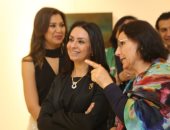 رئيسة "القومى للمرأة" تفتتح أول معرض بمصر للفنانة العالمية العراقية عفيفة عليبى