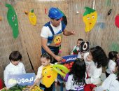 أطفال الفواكه والخضروات.. شاهد أحدث أساليب التعليم داخل سوق البازار الحضارى ببورسعيد