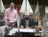 محافظ جنوب سيناء يعتمد عددا من قرارات التصالح على مخالفات البناء لأهالى أبو رديس