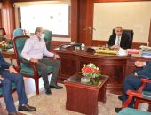 محافظ سوهاج يلتقى مدير شئون مجلس النواب بالشركة القابضة لمياه الشرب