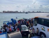 توافد مئات الرحلات الداخلية على مدينة بورفؤاد فى بورسعيد.. صور