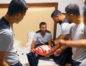 لاعبو منتخب مصر يحتفلون بعيد ميلاد أحمد فتحى فى أنجولا.. صور