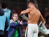 تغريم طفلة 2500 جنيه إسترلينى بعد اقتحامها ملعب مباراة البرتغال وأيرلندا