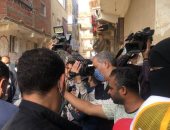 مواطنة لـ رئيس الوزراء:"ربنا يرضى عليكم ويخليكم زى ما بتعمروا السويس والبلد"