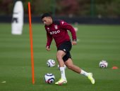 تريزيجيه يواصل استعداداته للمشاركة مع أستون فيلا.. صور