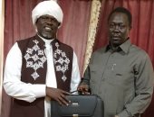 نائب رئيس جنوب السودان يتسلم مجموعة من إصدارات الأوقاف المصرية