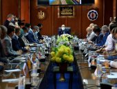 رئيس الوزراء يستهل زيارته لمحافظة السويس بلقاء أعضاء البرلمان.. صور