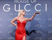 ليدي جاجا بفستان مذهل فى عرض House Of Gucci بـ ميلانو.. صور