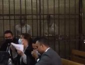 حنين حسام تنهار من البكاء قبل إعادة محاكمتها بالاتجار فى البشر.. فيديو