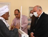 محافظ قنا يجرى جولة تفقدية لمتابعة المشروعات الخدمية بقفط