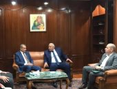 محافظ الوادى الجديد يلتقى رئيس صندوق التنمية الحضرية لمتابعة مشروعات التطوير الجارية