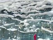 تساقط الثلوج المتراكمة على المنازل الصينية بمعدلات تثير الهلع.. فيديو