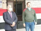 وكيل تعليم دمياط يكرم مدير مدرسة كفر البطيخ الابتدائية الحديثة والعاملين بها