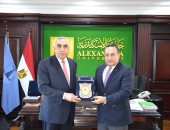 رئيس جامعة الإسكندرية يلتقي السفير العراقي بالقاهرة لبحث العلاقات المشتركة