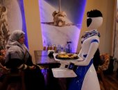 الروبوت النادل.. تجربة تقنية الإنسان الآلى فى مطاعم العراق