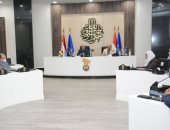 وزير التنمية المحلية ومحافظ أسوان يلتقيان أهالى أسوان المتضررين من أزمة السيول