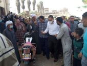 محافظ الشرقية يفاجئ العاملين بالمنشآت الخدمية بالوحدات المحلية بفاقوس.. صور