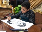 أصغر رسام فى الدقهلية.. "محمد" 10 سنوات ويبدع فى رسم البورتريهات.. صور