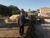 السكرتير العام بقنا يتفقد مشروعات حياة كريمة بفرشوط