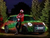 بريطاني يزين سيارته بـ 2000 مصباح لجمع تبرعات للجمعيات الخيرية.. صور