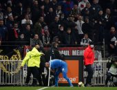 إيقاف مباراة ليون ضد مارسيليا في الدوري الفرنسي بعد الاعتداء على باييه.. فيديو