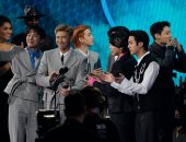 BTS تفوز بجائزة فنان العام بحفل جوائز الموسيقى الأمريكية متفوقة على تايلور سويفت