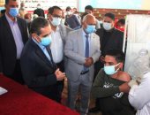 محافظ الغربية يتفقد تلقى طلاب المدارس الثانوية للقاح ضد فيروس كورونا
