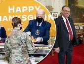 العالم هذا المساء.. انفجارات نتيجة حريق ضخم فى مصنع للبلاستيك شمالى بريطانيا.. بايدن وزوجته يوزعان الوجبات على العسكريين والمحتاجين فى عيد الشكر.. الملكة اليزابيث تستقبل محافظ بنك انجلترا فى قلعة وندسور