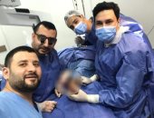 جراحو مستشفى جامعة المنوفية ينجحون فى إعادة يد شاب بكامل وظائفها بعد بترها