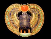 حكاية "الجعران"أشهر رمز فرعونى .. وضع على صدور المومياوات واسمه القديم"خبر"