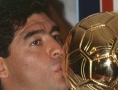 لماذا لم يفز مارادونا بجائزة الكرة الذهبية؟ وكم مرة استحقها؟.. صحيفة إسبانية تجيب