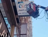 إزالة 20 إعلان مخالف بشوارع مدينة الزقازيق بالشرقية