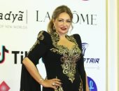 علي ربيع يفجر الضحك بحفل افتتاح مهرجان القاهرة ويلتقط صورا مع يسرا وليلى وإلهام
