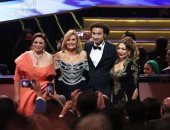 علي ربيع يفاجئ الجمهور ويصعد على المسرح مع خالد الصاوى فى افتتاح مهرجان القاهرة