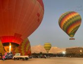 "البالون الطائر بالأقصر" قبلة السياح بعد ظهوره باحتفالات طريق الكباش