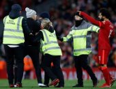 مش مع المنتخب بس.. مشجع يقتحم لقاء ليفربول وساوثهامبتون من أجل محمد صلاح