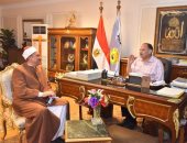 محافظ أسيوط يلتقى أمين بيت العائلة المصرية لاستعراض جهود المصالحات