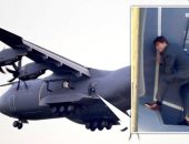 توم كروز يتدلى من جناح طائرة فى تصوير Mission Impossible 8