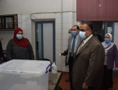 نائب رئيس جامعة عين شمس يتابع سير انتخابات اتحادات الطلاب بالجولة الأولى
