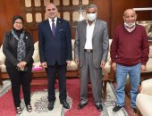 رئيس جامعة الأقصر يستقبل وفدا من الهلال الأحمر للتعاون المشترك .. صور