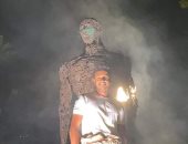 محمد صنع تمثال 3 أمتار بـ300 كيلو خردة: حاولت أجسد الإنسان وتعقيد تفاصيله