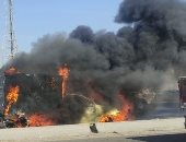 تفحم سيارة اشتعلت بها النيران على طريق مصر الإسماعيلية الصحراوى.. صورة